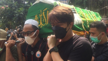 Billy Syahputra ikut angkat keranda Bang Sapri