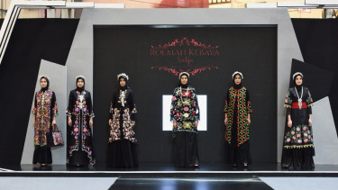 Koleksi Roemah Kebaya Vielga, Fleuri Noir.