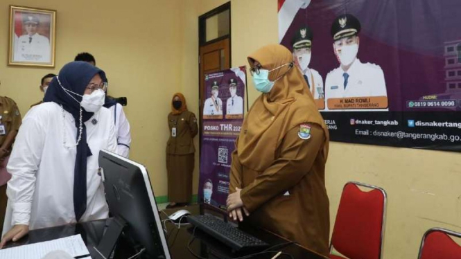 Menaker Ida Fauziyah tinjau Posko THR 2021.