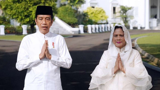 Presiden Jokowi dan Ibu Negara Iriana mengucapkan selamat Hari Raya Idul Fitri.