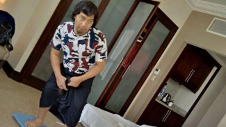 Tingkah Tak Terduga Komeng Saat Bagi-bagi Sembako, Bikin Ngakak