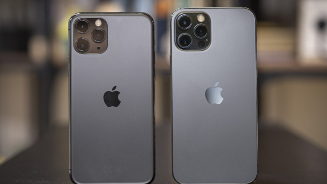 iPhone 12 vs iPhone 13 (ilustrasi).
