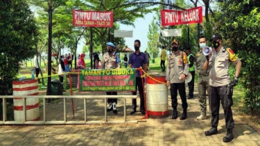 Satgas COVID-19 memantau protokol kesehatan di wisata air Mekarsari Waterpark 