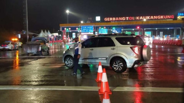 Penyekatan Arus Balik di Gerbang Tol Kalikangkung, Semarang.
