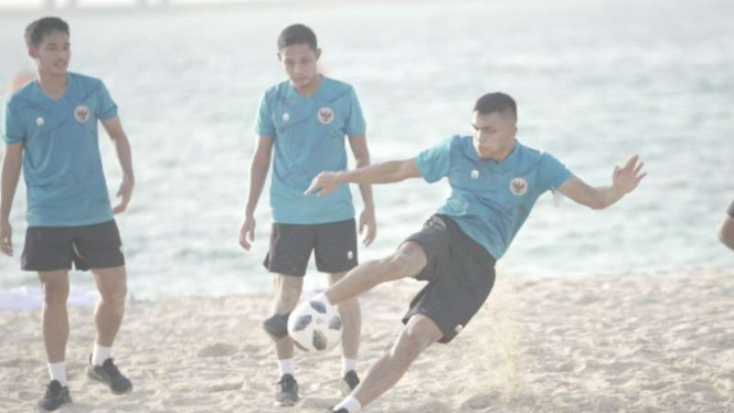 Latihan Timnas Indonesia di Dubai, Uni Emirat Arab.