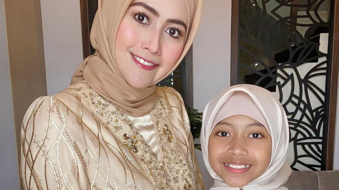 Meggy Wulandari dan anaknya