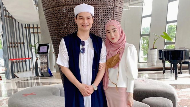 Muhammad Alvin Faiz & Larissa Chou