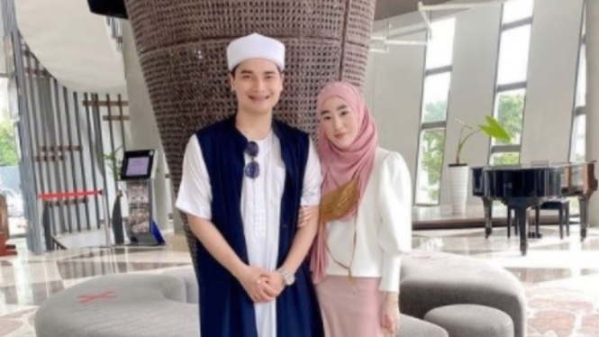 Alvin Faiz dan Larissa Chou
