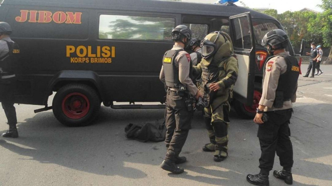 Tim Penjinak Bom Korps Brimob Polri.