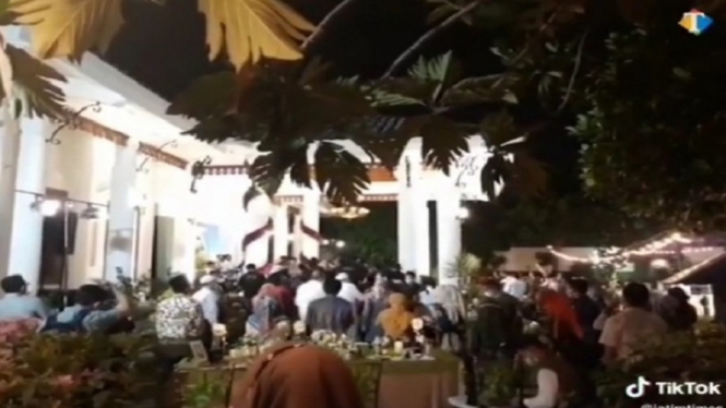 Pesta ulang tahun Khofifah dan Emil Dardak didatangi banyak orang viral 