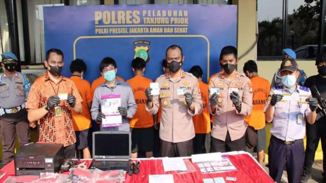 Polisi menangkap wisatawan yang palsukan surat tes swab antigen
