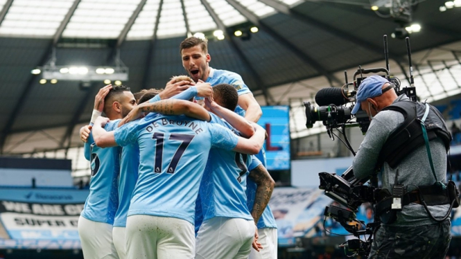 Pemain Manchester City merayakan gol ke gawang Everton