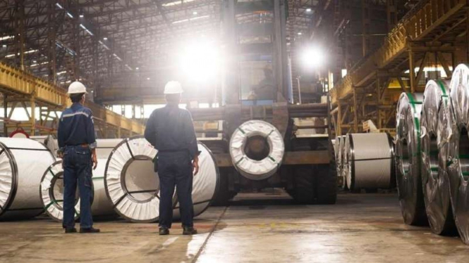 Kegiatan usaha Krakatau Steel.
