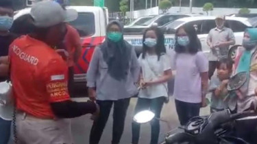 Pengunjung ricuh dengan petugas karena tak bisa masuk Ancol.