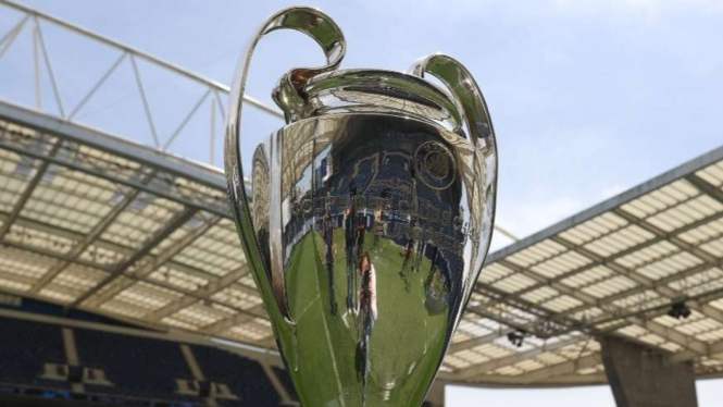 Trofi Liga Champions. 