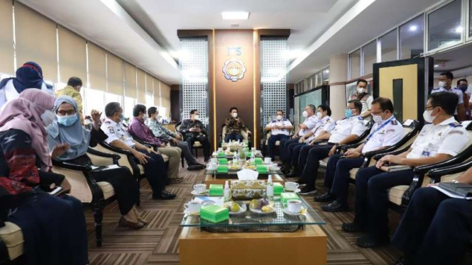 Pertemuan Kemenhub dengan ITS dan Pemprov Jatim.