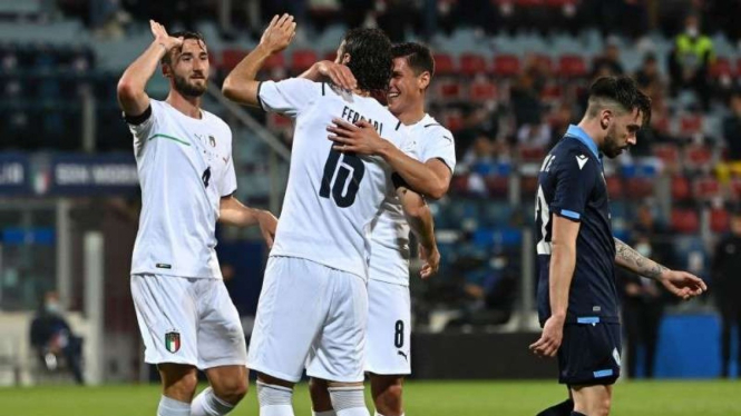 Timnas Italia rayakan gol ke gawang San Marino.