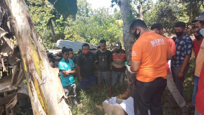 Polisi olah TKP Lokasi penemuan potongan tubuh bayi.
