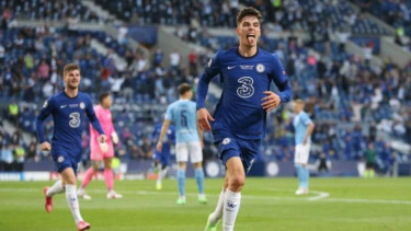 Pemain Chelsea, Kai Havertz rayakan gol.
