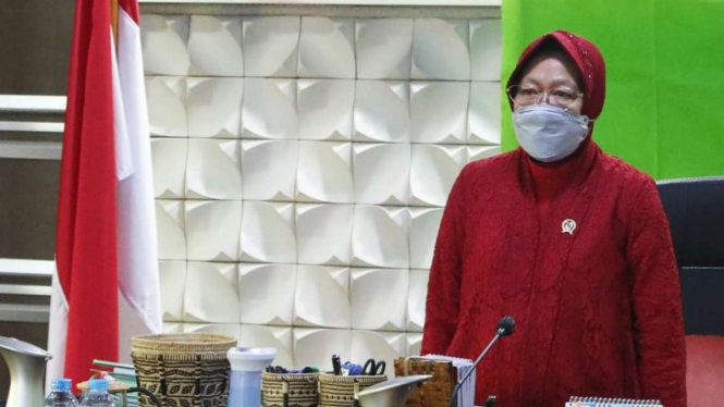 Mensos Tri Rismaharini mengikuti upacara peringatan Hari Lahir Pancasila.