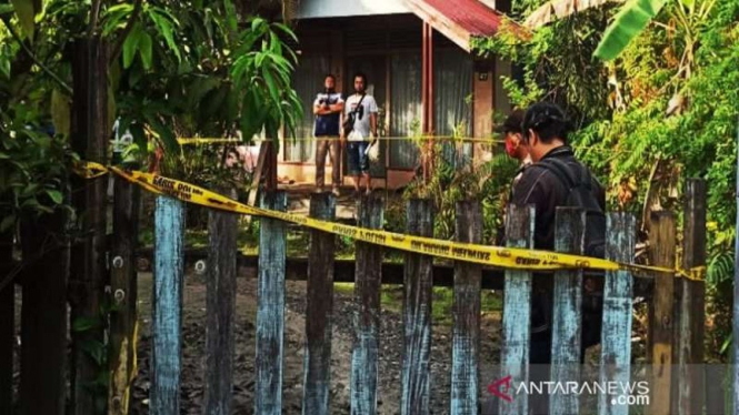 Lokasi peristiwa diberi garis polisi. (Foto Ilustrasi)