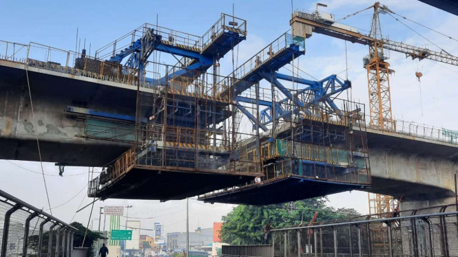 Konstruksi proyek Kereta Cepat Jakarta Bandung.