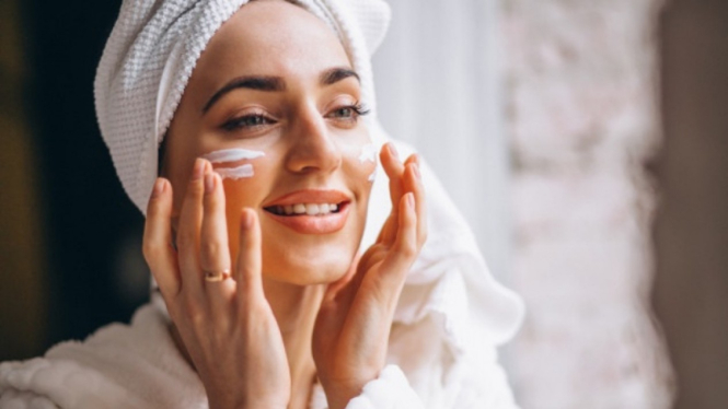Ilustrasi wanita/skincare/kecantikan.