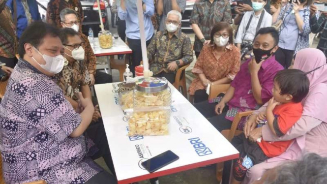 Menko Perekonomian Airlangga Hartarto bertemu alumni Program Kartu Prakerja.