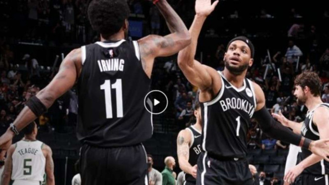 Pemain Brooklyn Nets, Kyrie Irving dan Kevin Durant.