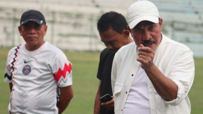 Politisi Senior Partai Golkar, Azis Samual (kanan).