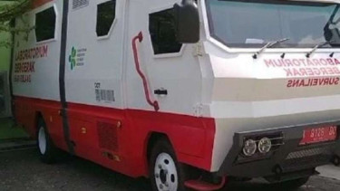 Mobil laboratorium polymerase chain reaction (PCR) dari Kementerian Kesehatan untuk RSUD Loekmono Hadi, Kudus, Jawa Tengah, demi percepatan tes swab/PCR menyusul lonjakan kasus penularan COVID-19 di kabupaten itu.