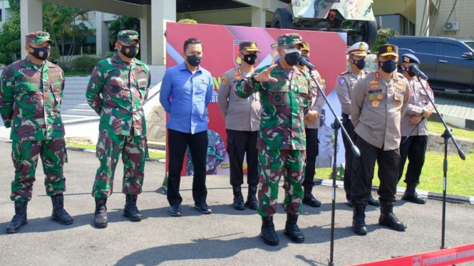 Pangdam IV Diponegoro Mayjen TNI Rudianto-Kapolda Jateng Irjen Pol Ahmad Luthfi.