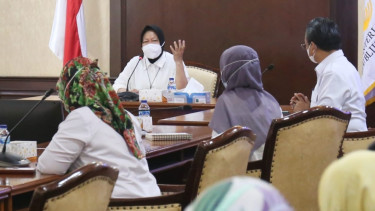 Menteri Sosial Tri Rismaharini