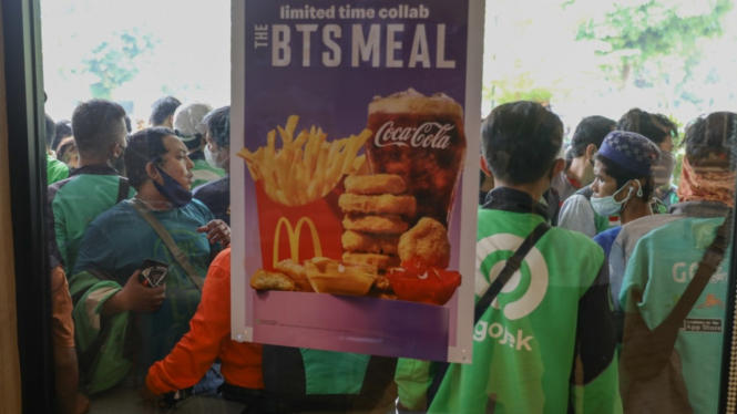 BTS Meal, Antrian Ojol Antri di MCD