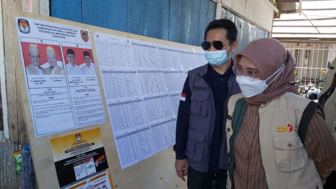 Anggota Bawaslu Ratna Dewi Pettalolo saat meninjau pelaksanaan PSU Pilgub Kalsel