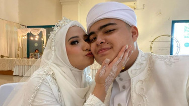 Adik kandung Alvin Faiz, Muhammad Ameer Azzikra menikah dengan Nadzira Shafa