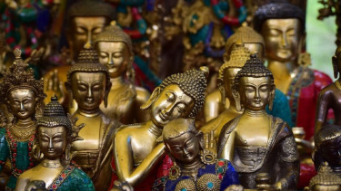 Ilustrasi patung Buddha.