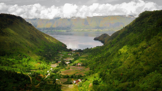 Adian Nalambok, Danau Toba, Sumatera Utara.