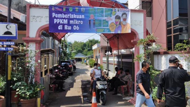 Pemberlakuan PPKM mikro di RW 06, Kepala Dua, Kabupaten Tangerang. (Foto ilustrasi).