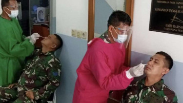 VIVA Militer: Prajurit Lantamal III TNI AL gelar rapid tes Antigen secara massal
