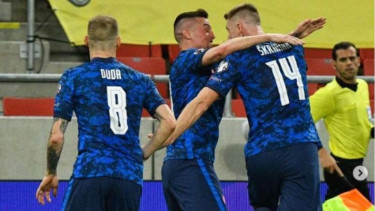 Pemain Timnas Slovakia, Ondrej Duda (kiri)
