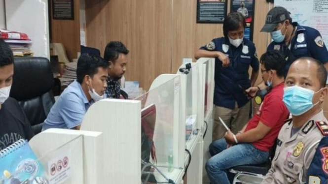 Polisi menangkap pria yang mengaku anggota polisi