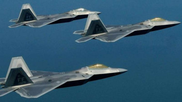 VIVA Militer: Jet tempur siluman F-22 Raptor Angkatan Udara Amerika Serikat
