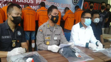Kabid Humas Polda Sulawesi Utara, Kombes Jules Abraham Abast (kedua dari kiri)
