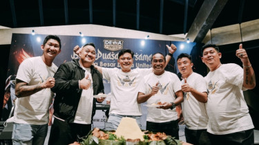 Tommy Hermawan selaku Founder dari Dewa United FC (tengah)