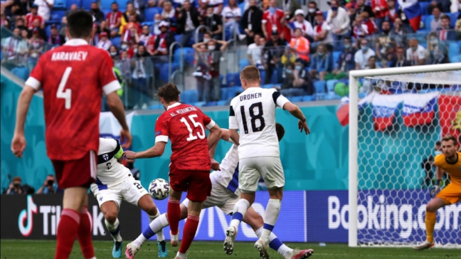 Pertandingan EURO 2020 antara Timnas Finlandia vs Rusia. 