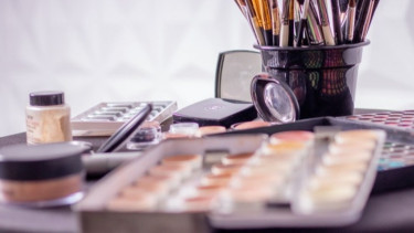 Alat make up