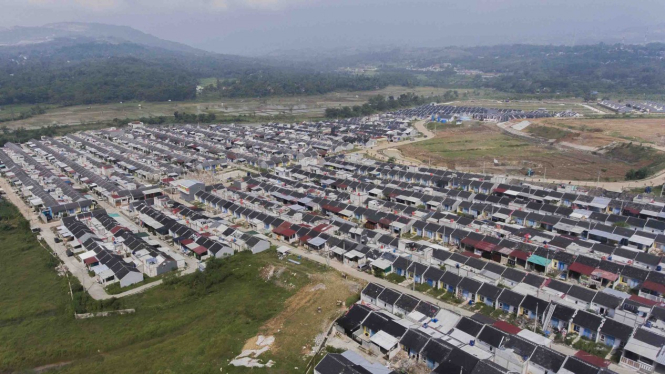 Foto udara pembangunan rumah bersubsidi.