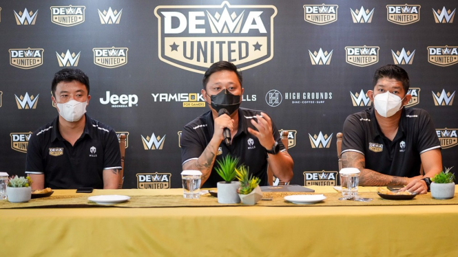 Dewa United FC tunda grand launching