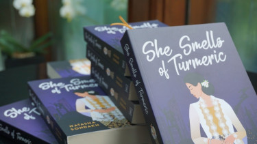 Novel She Smells of Turmeric.